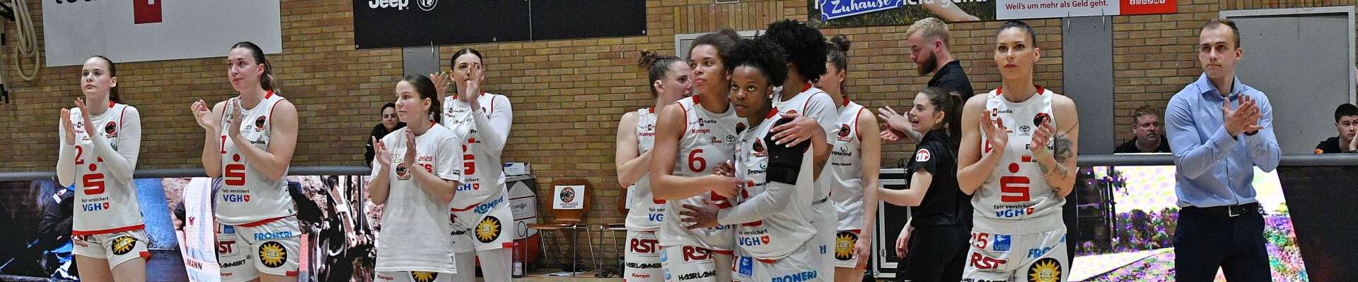 Playoffs 3 Panthers vs Keltern 70_75